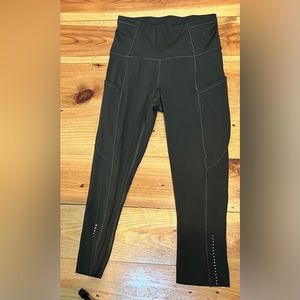 Lululemon Hunter green size 2 capris like new